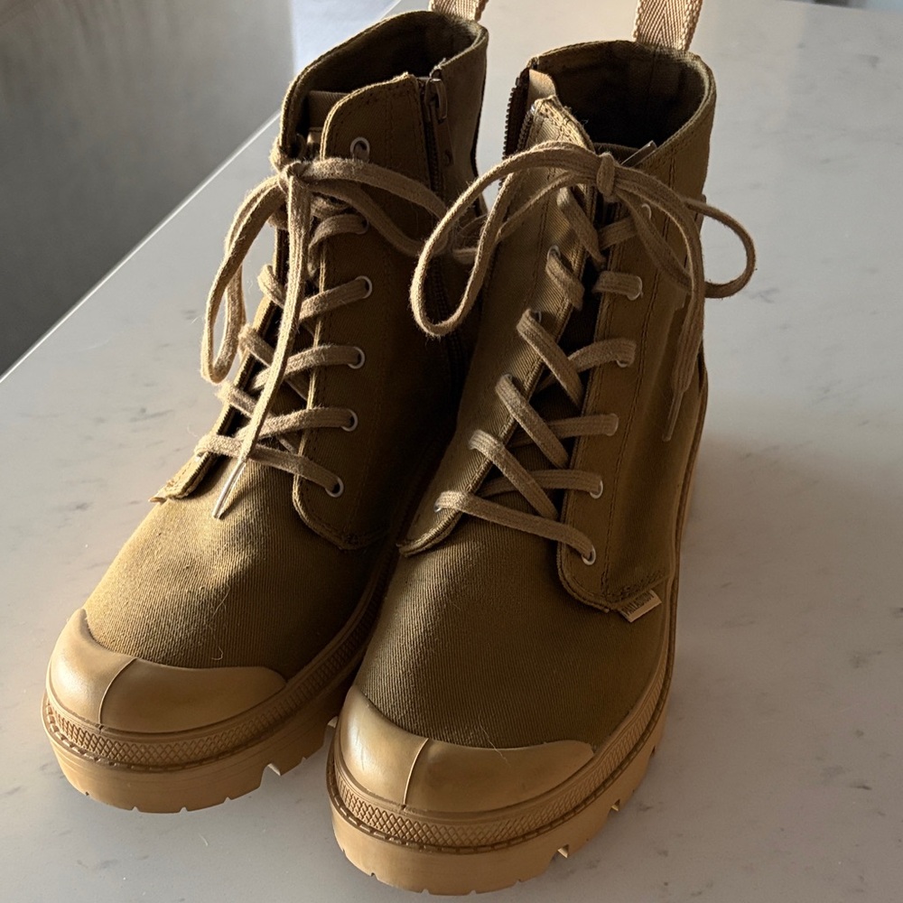 Palladium Women's Tan Lace-Up Boots sz 10
